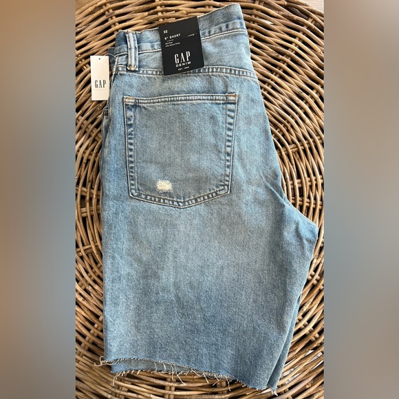 *NWT* GAP Mid Rise 9” Short | SIZE: 12(32) - Picture 8 of 11